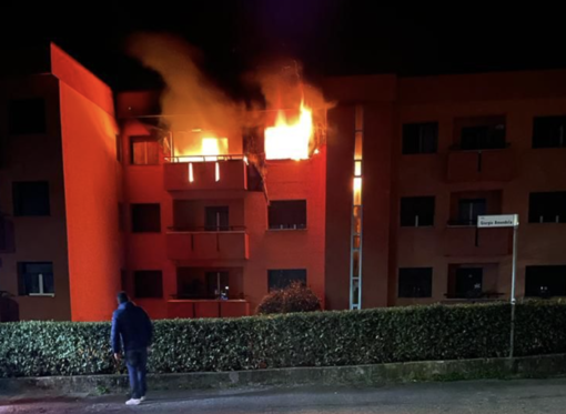 Appartamento distrutto da un incendio a Cireggio FOTO E VIDEO