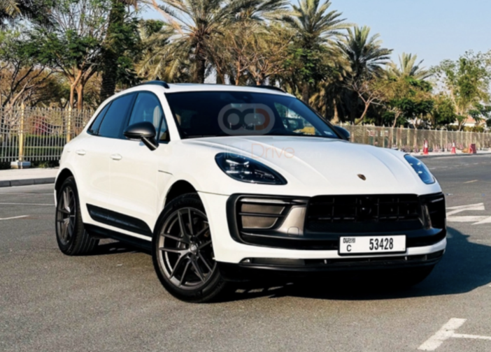 Sotto il Sole di Dubai: Emozioni a Quattro Ruote con Porsche e Ferrari