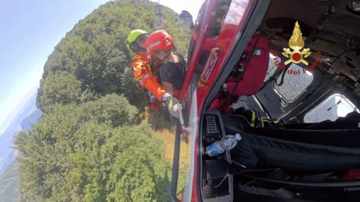 Escursionisti si perdono nei boschi di Mergozzo: salvati dai Vigili del fuoco Escursionisti si perdono nei boschi di Mergozzo: salvati dai Vigili del fuoco
