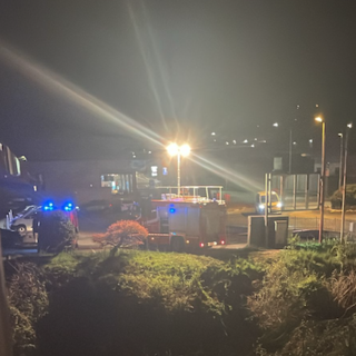 Auto finisce in un canale a Casale Corte Cerro