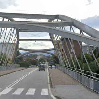 Viale Azari chiuso verso Intra per lavori urgenti alla rete idrica Viale Azari chiuso verso Intra per lavori urgenti alla rete idrica