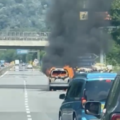 Auto prende fuoco sulla superstrada dell’Ossola, traffico rallentato all’altezza di Ornavasso VIDEO Auto prende fuoco sulla superstrada dell’Ossola, traffico rallentato all’altezza di Ornavasso VIDEO