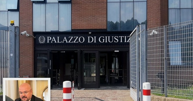 Il Tribunale di Verbania, nel riquadro il senatore Enrico Borghi Il Tribunale di Verbania, nel riquadro il senatore Enrico Borghi