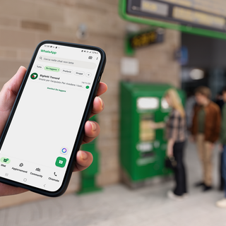 Trenord, il biglietto del treno arriva su WhatsApp: il ticket si acquista e si riceve via chat