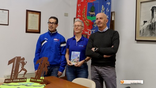 Foto: da sinistra il presediente dellAtletica Avis Ossolana Luigi Melis, la sua vice Silvia Conti e l'assessore Maurizio Gianola