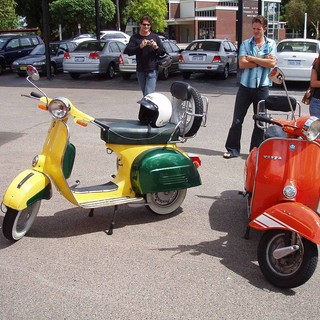 Baveno ospita il decimo raduno Amici della Vespa
