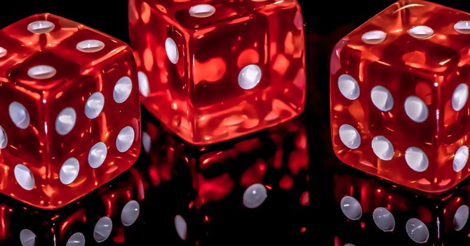 Gioco e tradizione: quasi un italiano su due tenta la fortuna durante le feste