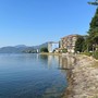 Omegna, volontari e amministrazione al lavoro per la pulizia del Lungolago Gramsci