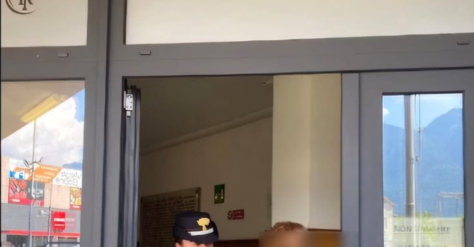 Domodossola, finte carabiniere truffano un'anziana: arrestate in flagranza Domodossola, finte carabiniere truffano un'anziana: arrestate in flagranza