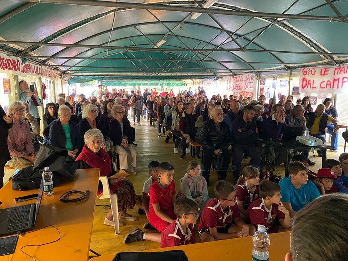 Agrano riavrà il suo campo sportivo grazie alla sollevazione popolare FOTO Agrano riavrà il suo campo sportivo grazie alla sollevazione popolare FOTO