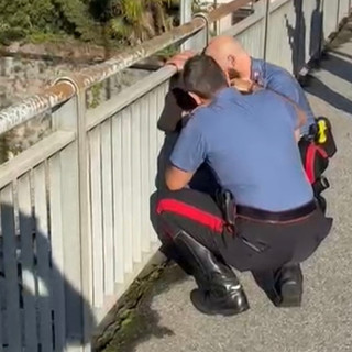 Cusio, 39enne tenta di gettarsi da un ponte: salvato dai carabinieri