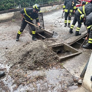 Maltempo ad Agrano, fango e detriti invadono le strade: disagi in via Dante Alighieri