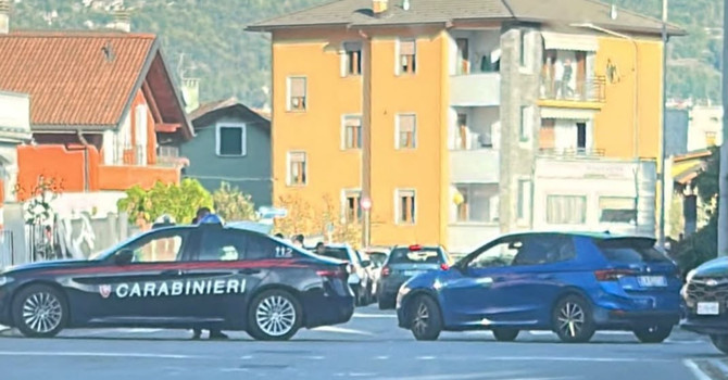 L'intervento dei Carabinieri nel rione Cappuccina martedì pomeriggio L'intervento dei Carabinieri nel rione Cappuccina martedì pomeriggio
