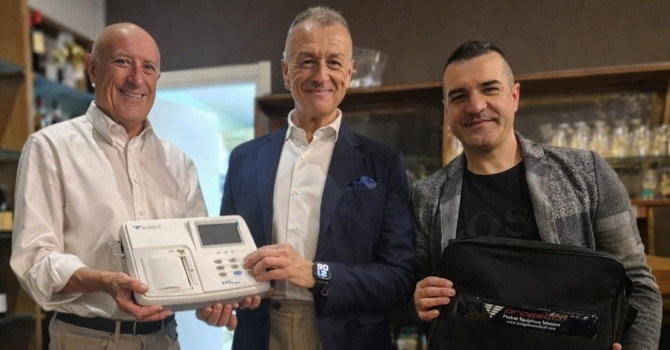 Un elettrocardiografo per la casa di riposo di Omegna: la solidarietà che fa la differenza