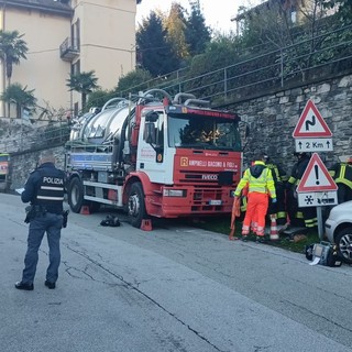 Incidente mortale: l'uomo avrebbe tentato di fermare il camion per evitare altre auto