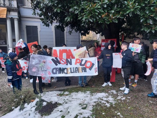“Non puoi cancellarmi”: i ragazzi del ''Galilei” di Gravellona Toce contro la violenza sulle donne FOTO “Non puoi cancellarmi”: i ragazzi del ''Galilei” di Gravellona Toce contro la violenza sulle donne FOTO