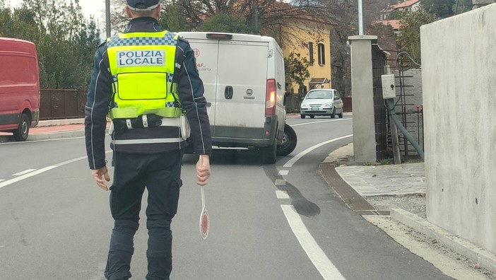 Scontro tra due furgoni a Suna FOTO E VIDEO