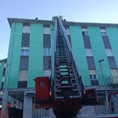 Gravellona, strada chiusa tra la Crociera e piazza Vittorio Veneto per tetto pericolante Gravellona, strada chiusa tra la Crociera e piazza Vittorio Veneto per tetto pericolante