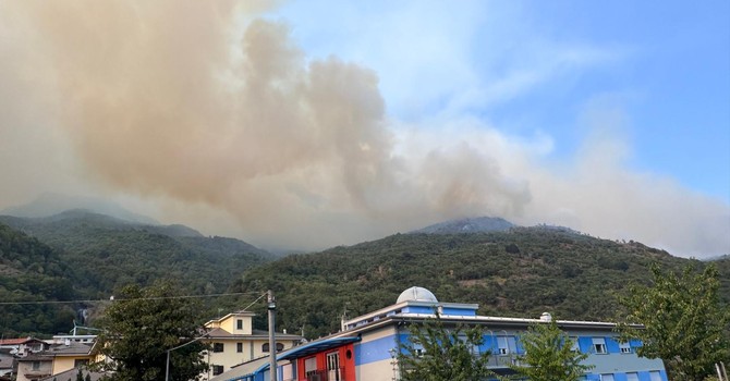 Incendio di Premosello, le fiamme divorano 600 ettari: Colloro evacuata, cresce la mobilitazione istituzionale Incendio di Premosello, le fiamme divorano 600 ettari: Colloro evacuata, cresce la mobilitazione istituzionale