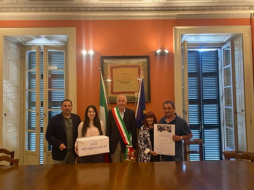 Cannobio celebra gli 80 anni della Repubblica: premiate due ultracentenarie che votarono nel 1946 Cannobio celebra gli 80 anni della Repubblica: premiate due ultracentenarie che votarono nel 1946