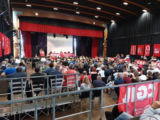 Salari, sicurezza e precariato al centro di un incontro della Cgil Novara e Vco Salari, sicurezza e precariato al centro di un incontro della Cgil Novara e Vco