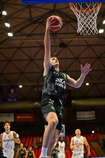 Basket, la Paffoni espugna Piacenza dopo un supplementare FOTO E VIDEO