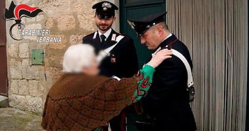 Finti carabinieri truffano un'anziana, arrestato un 24enne