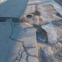 Problema strade a Omegna, buche in diverse vie della città VIDEO Problema strade a Omegna, buche in diverse vie della città VIDEO