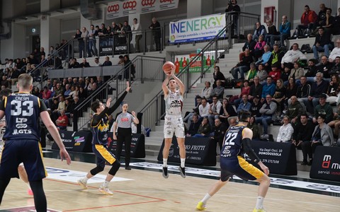 Paffoni show al Pala Cipir: Fiorenzuola ko 99-83 FOTO