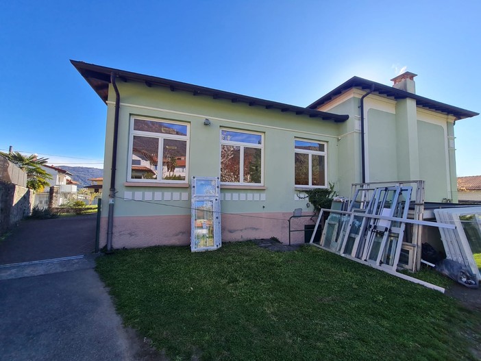 A Baveno partiti i lavori di sostituzione dei serramenti alla scuola materna di Oltrefiume