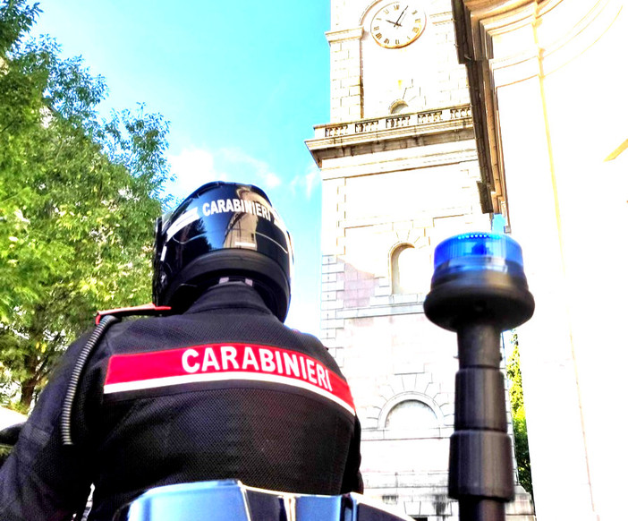 Verbania, minaccia la compagna con un coltello: arrestato 28enne