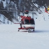 Escursionisti in difficoltà sulla neve, intervento dei Vigili delfuoco con l'elicottero VIDEO