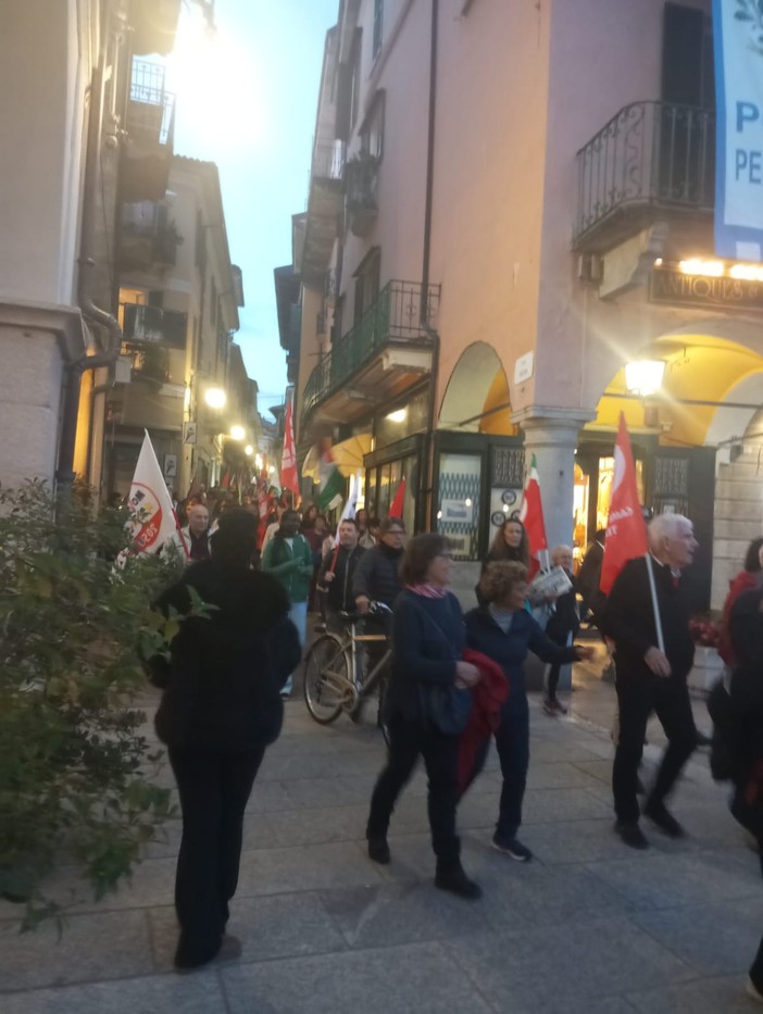 Mobilitazione pro Palestina: in 2.000 al corteo da Intra a Pallanza FOTO