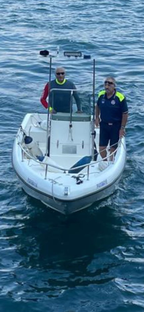 Si allontana troppo dalla riva, giovane soccorso nel lago a Feriolo Si allontana troppo dalla riva, giovane soccorso nel lago a Feriolo
