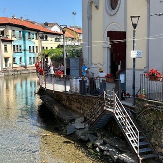 Omegna, pulizia straordinaria nel centro con i volontari FOTO