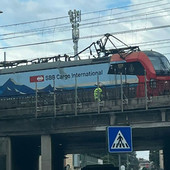 La locomotiva danneggiata