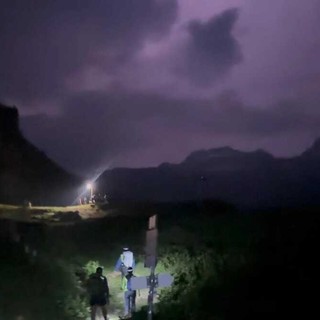 Escursionisti tedeschi bloccati nella notte in Val Formazza: il Soccorso Alpino recupera una comitiva di 27 persone
