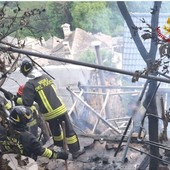 Incendio a Falmenta, in fiamme un ricovero per attrezzi Incendio a Falmenta, in fiamme un ricovero per attrezzi