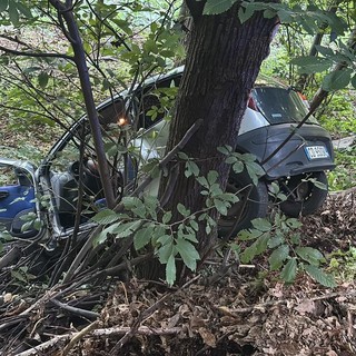 Auto esce di strada all'Alpe Colla, due persone ferite