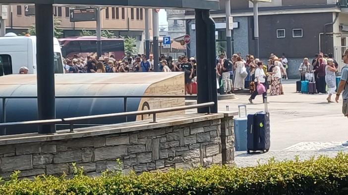 Guasto sulla linea del Sempione, treni fermi tra Iselle e Domodossola: pesanti disagi in stazione