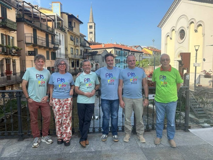 Omegna verso la bandiera per la pace più grande del mondo Omegna verso la bandiera per la pace più grande del mondo