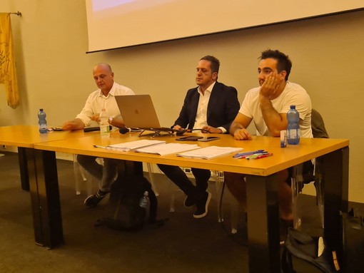 Omegna ospita il campionato italiano Fisdir di nuoto in acque libere
