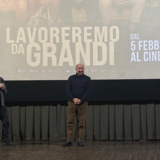 Tutto esaurito a Omegna per l’anteprima nazionale di 'Lavoreremo da Grandi' VIDEO