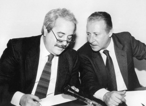Capaci, il sacrificio della scorta di Falcone e il riconoscimento alla Polizia Capaci, il sacrificio della scorta di Falcone e il riconoscimento alla Polizia