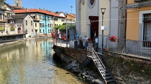 Omegna, pulizia straordinaria nel centro con i volontari FOTO Omegna, pulizia straordinaria nel centro con i volontari FOTO