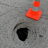 Cedimento stradale in via Matteotti: strada chiusa, intervento dei tecnici domani
