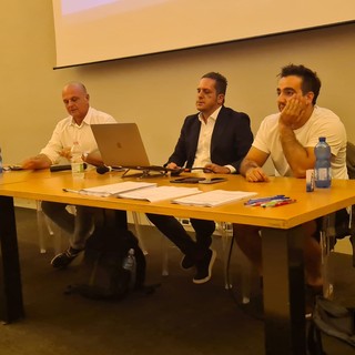 Omegna ospita il campionato italiano Fisdir di nuoto in acque libere