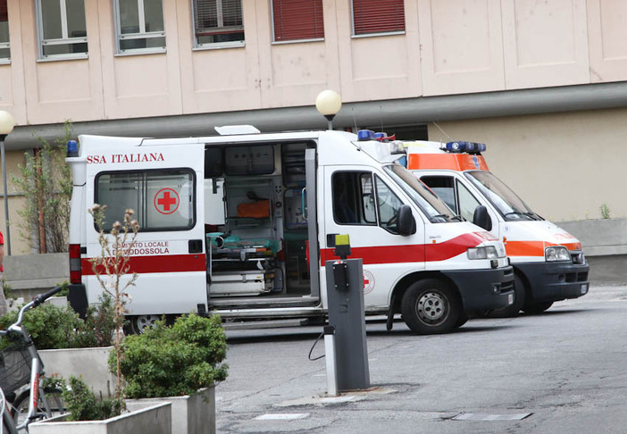Tragedia sul lavoro a Baveno, 48enne muore schiacciato tra un camion e un muro Tragedia sul lavoro a Baveno, 48enne muore schiacciato tra un camion e un muro