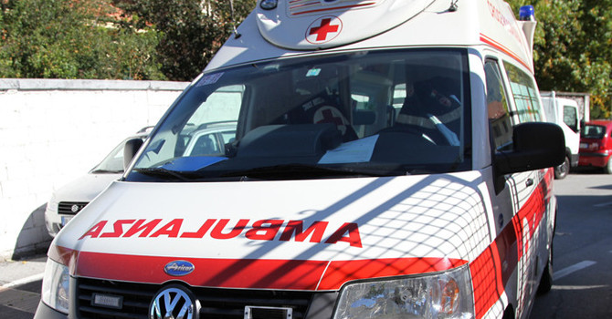 Feriolo, scontro tra auto e furgone: lievemente ferito un conducente