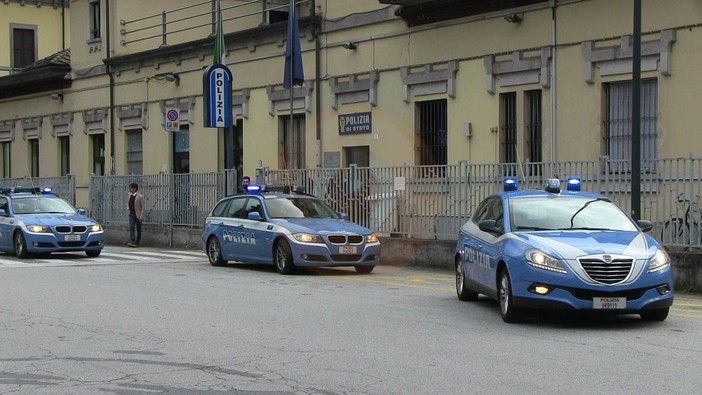 Operazione antidroga nei boschi di Premosello: smantellata base di spaccio a Cuzzago Operazione antidroga nei boschi di Premosello: smantellata base di spaccio a Cuzzago